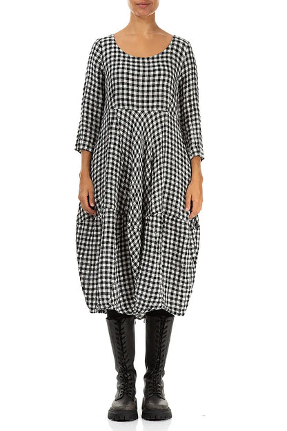 Schwarz-weiß kariertes Leinenkleid mit Ballonärmeln