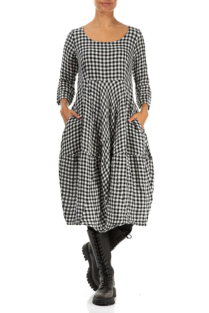 Schwarz-weiß kariertes Leinenkleid mit Ballonärmeln
