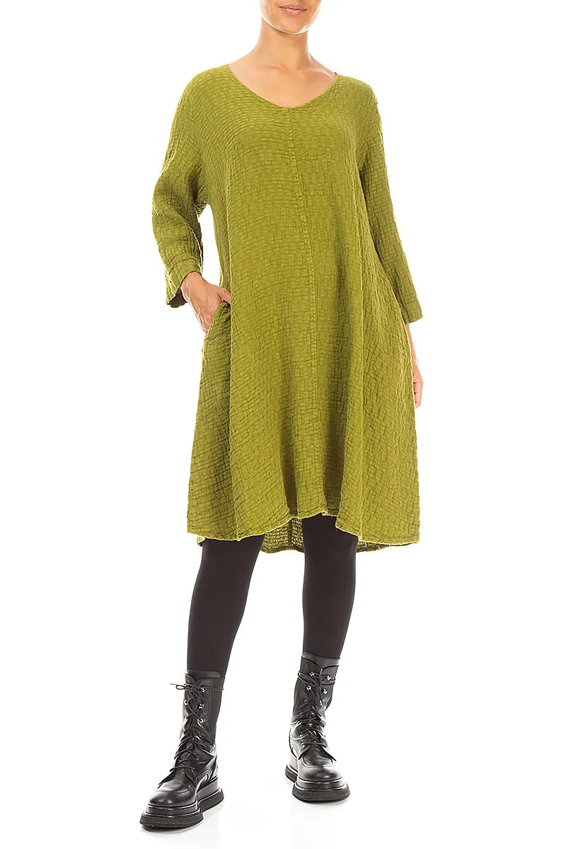 Robe fluide en lin texturé couleur citron doré