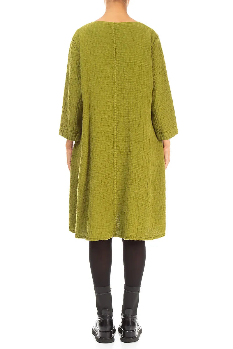 Robe fluide en lin texturé couleur citron doré